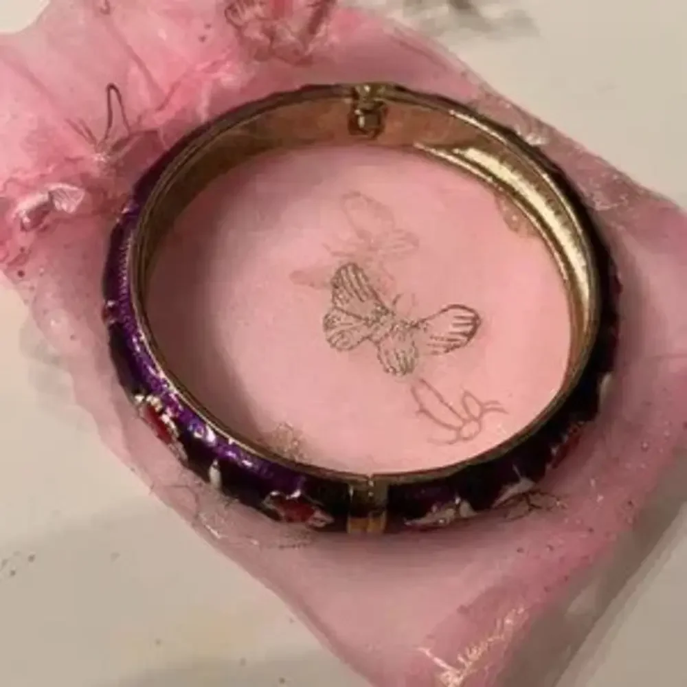 Bangle Bracelet with Butterflies‎ (wa/x)